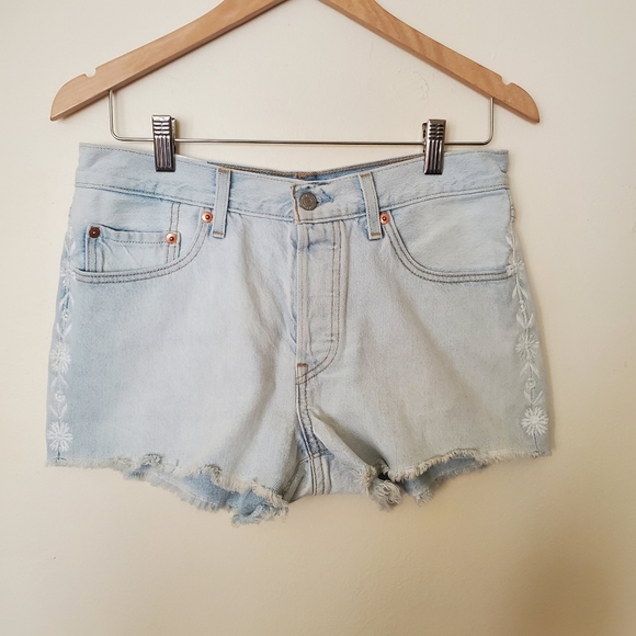 Levis 501 Embroidered Shorts Frayed Hem - Picture 8 of 8
